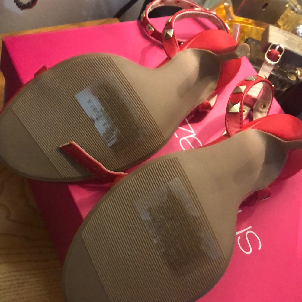 Red Sandals - Picture 3 of 4